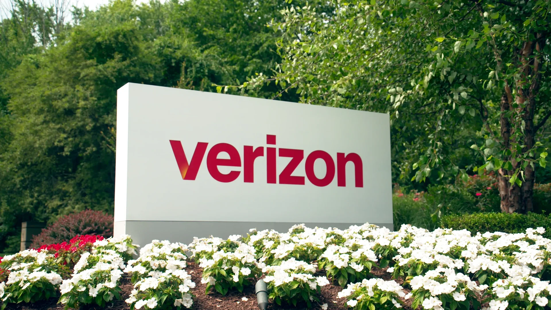 Verizon facility sign